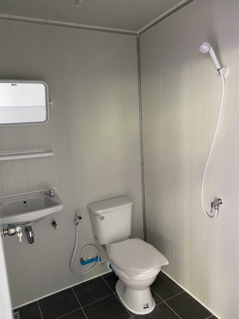 เริ่มผลิตชิ้นงาน ในแต่ละส่วน ของบ้านหรือสำนักงาน แต่ละหลัง และประกอบขึ้นรูปตามแบบที่ได้ตกลงไว้กับลูกค้า