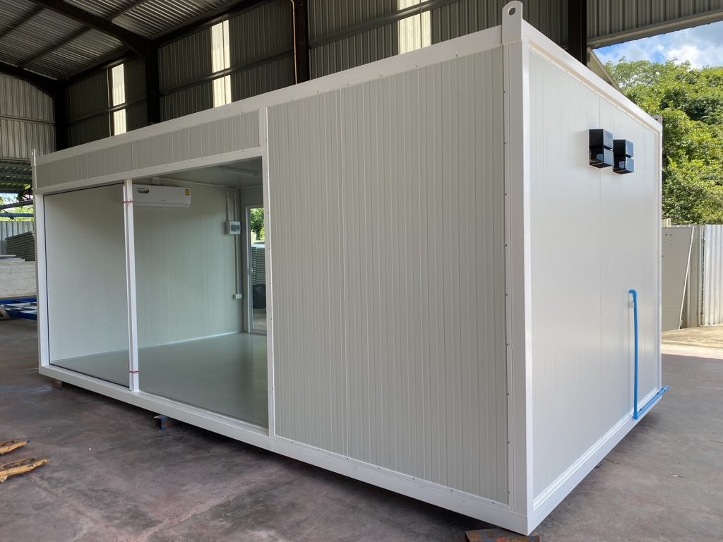 เริ่มผลิตชิ้นงาน ในแต่ละส่วน ของบ้านหรือสำนักงาน แต่ละหลัง และประกอบขึ้นรูปตามแบบที่ได้ตกลงไว้กับลูกค้า